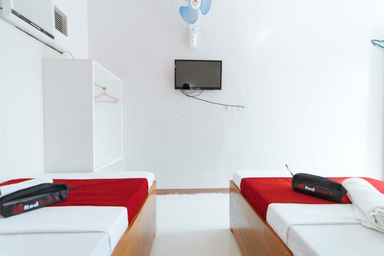 Hotel RedDoorz @ Old Buswang Road Kalibo Exterior foto