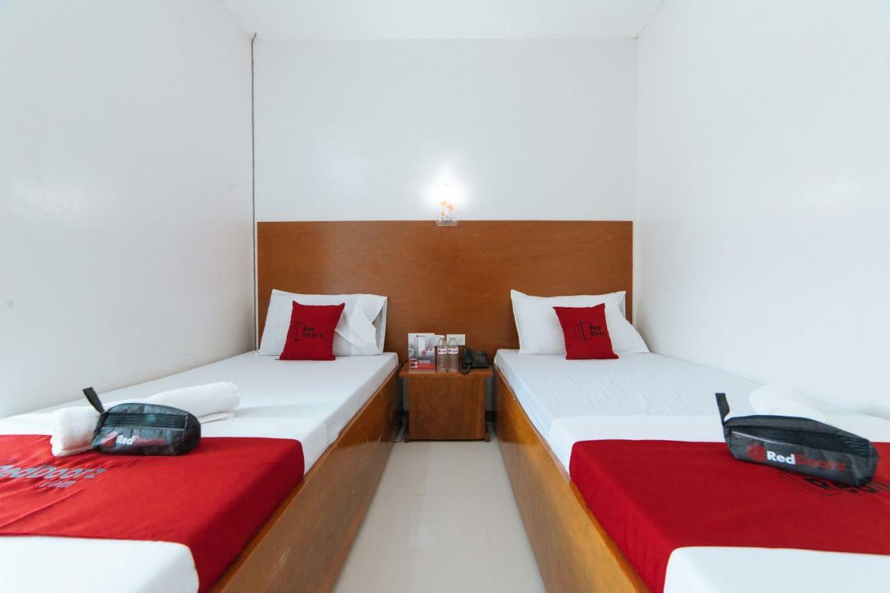 Hotel RedDoorz @ Old Buswang Road Kalibo Exterior foto